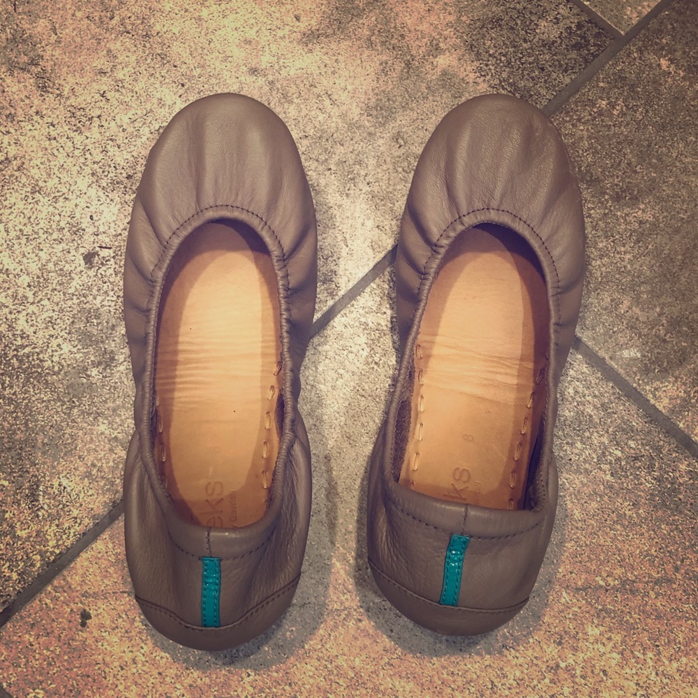 BARELY worn Tieks